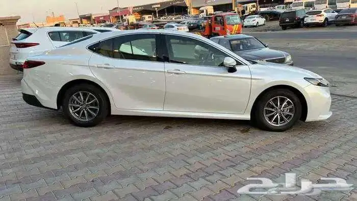 تويوتا كامري E 2025 بنزين استاندر 4