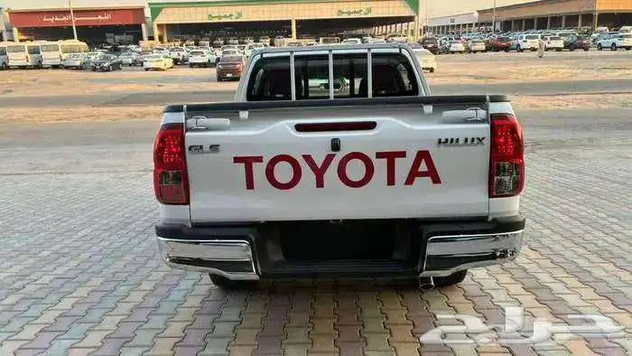 هايلوكس غمارتين 2025 بنزين قير أتوماتيك بريمي 6