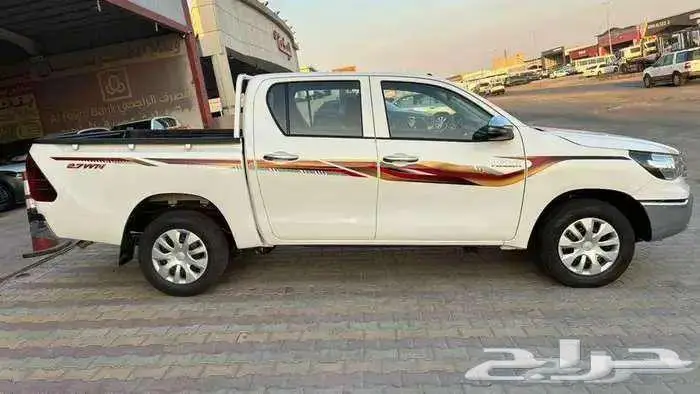 هايلوكس غمارتين 2025 بنزين قير أتوماتيك بريمي 4