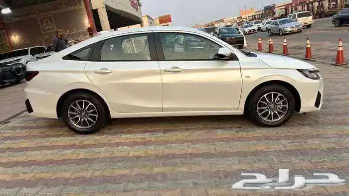 تويوتا ياريس 2026 y استاندر 4