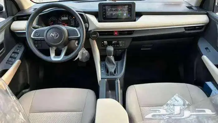 تويوتا ياريس 2026 y استاندر 8