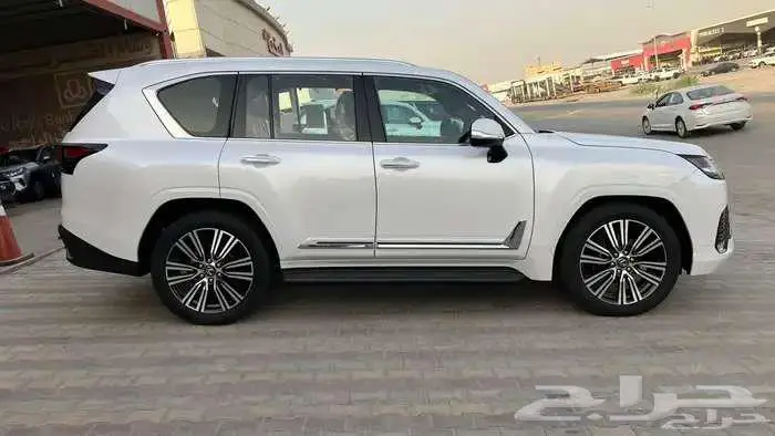 لكزس 2024 BB LX600 سعودي 4