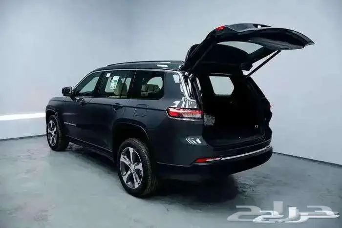 جيب شيروكي ليميتد 3.6 2023 2