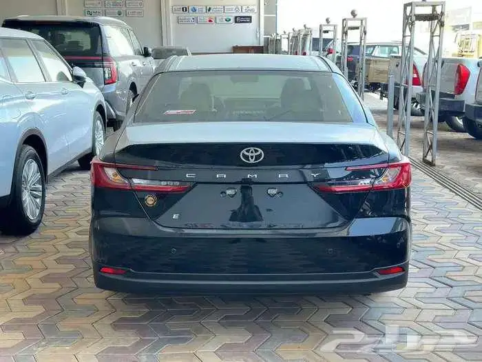 تويوتا كامري E ستاندر 2025 سعودي بنزين 4