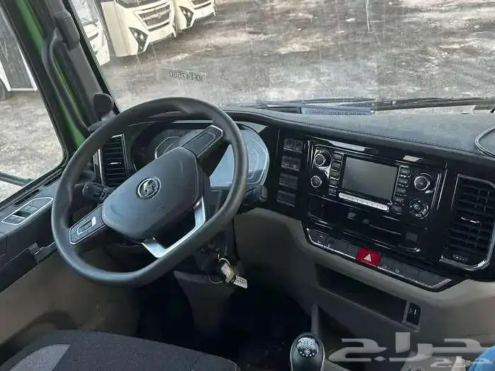 تأجير باصات وقلابات ووايتات مياه وبيك اب 6