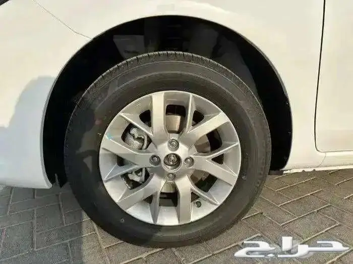 نيسان صني الشكل القديم والجديد موديل 2024 13