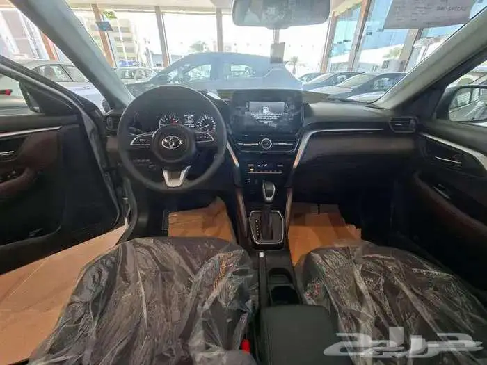 تويوتا اوربان كروزر 2025 فل كامل GLX 6