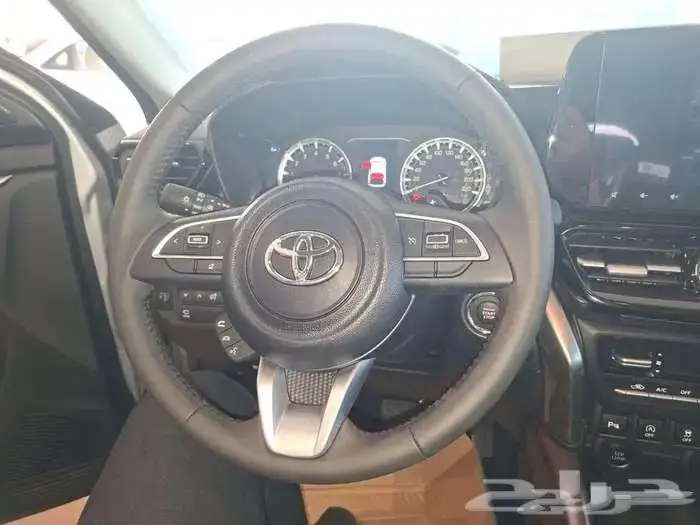 تويوتا اوربان كروزر 2025 فل كامل GLX 7