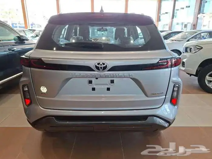 تويوتا اوربان كروزر 2025 فل كامل GLX 2