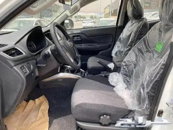 ميتسوبيشي L200 دبل ديزل عادي 2023 8