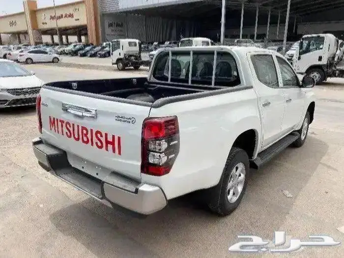ميتسوبيشي L200 دبل ديزل عادي 2023 5