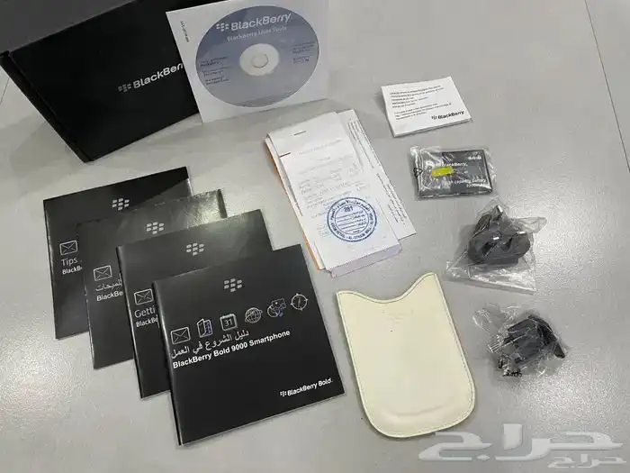 بلاك بيري بولد 9000 نظيف مع كامل ملحقاته 3