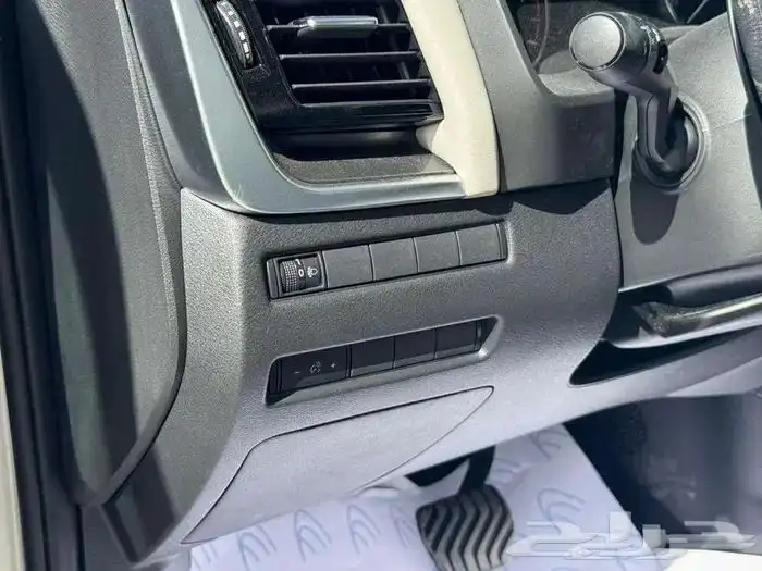 نيسان اكستريل ستاندرد 5 7 مقاعد 2026 11