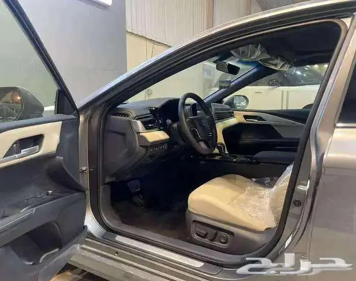 تويوتا كامري le هايبرد 2025 كاش واقساط 4