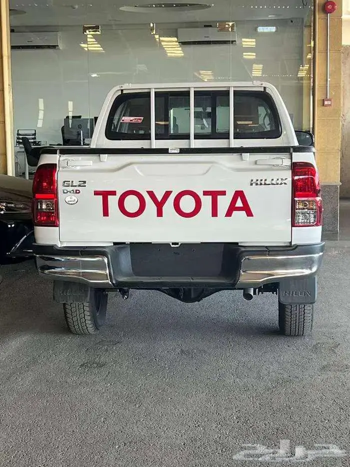تويوتا هايلوكس GL2 غمارتين سلق ديزل 2025 متوفر لدى الحسن 3