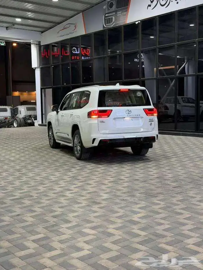تويوتا لاندكروزر GXR L5 فل كامل وارد الساير 2026 - 348.000 4