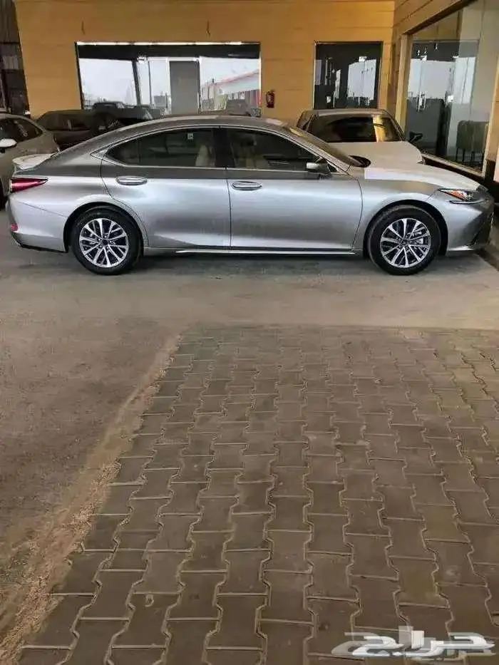 لكزس ES 350 فئه CA موديل 2025 بقسط 2695 الحسن 3