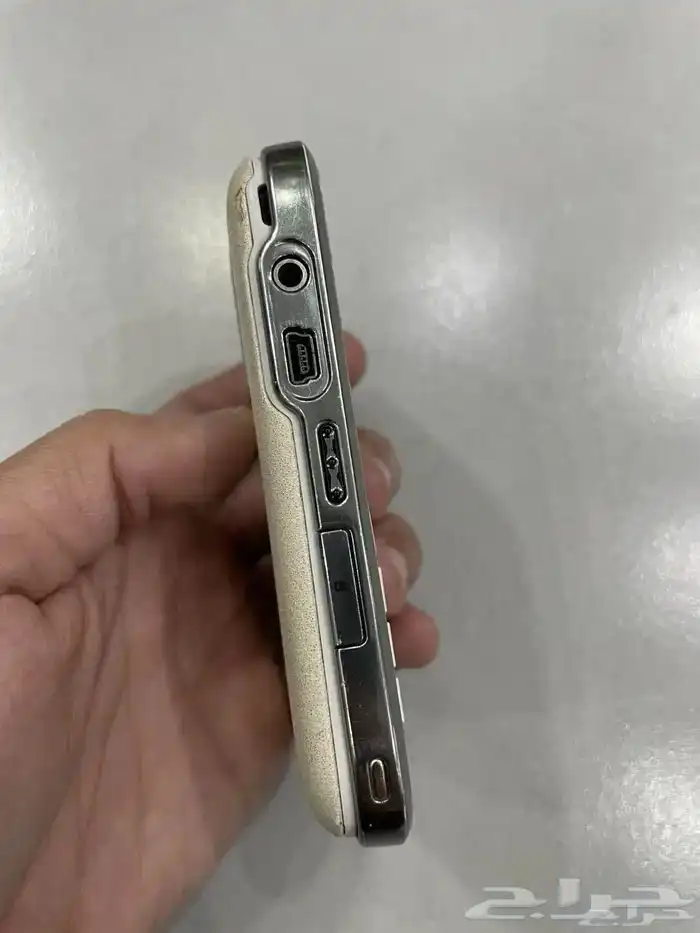 بلاك بيري بولد 9000 نظيف مع كامل ملحقاته 9