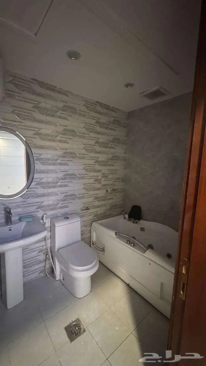 للبيع فيلا راقية بحي الفيصلية 14