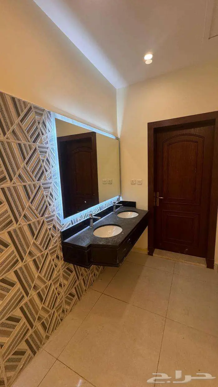 للبيع فيلا راقية بحي الفيصلية 6