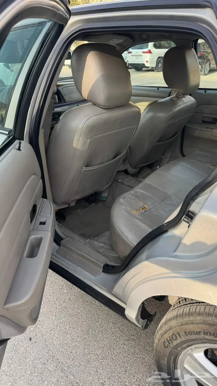 فورد كراون فكتوريا 2011 فل كامل محركات نضيفه جدا 2