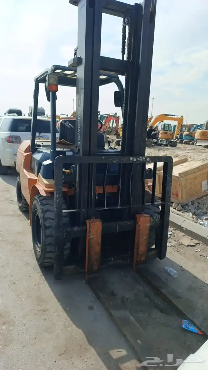 للايجار رافعة شوكية خمسه طن رافعه فوركلفت 1