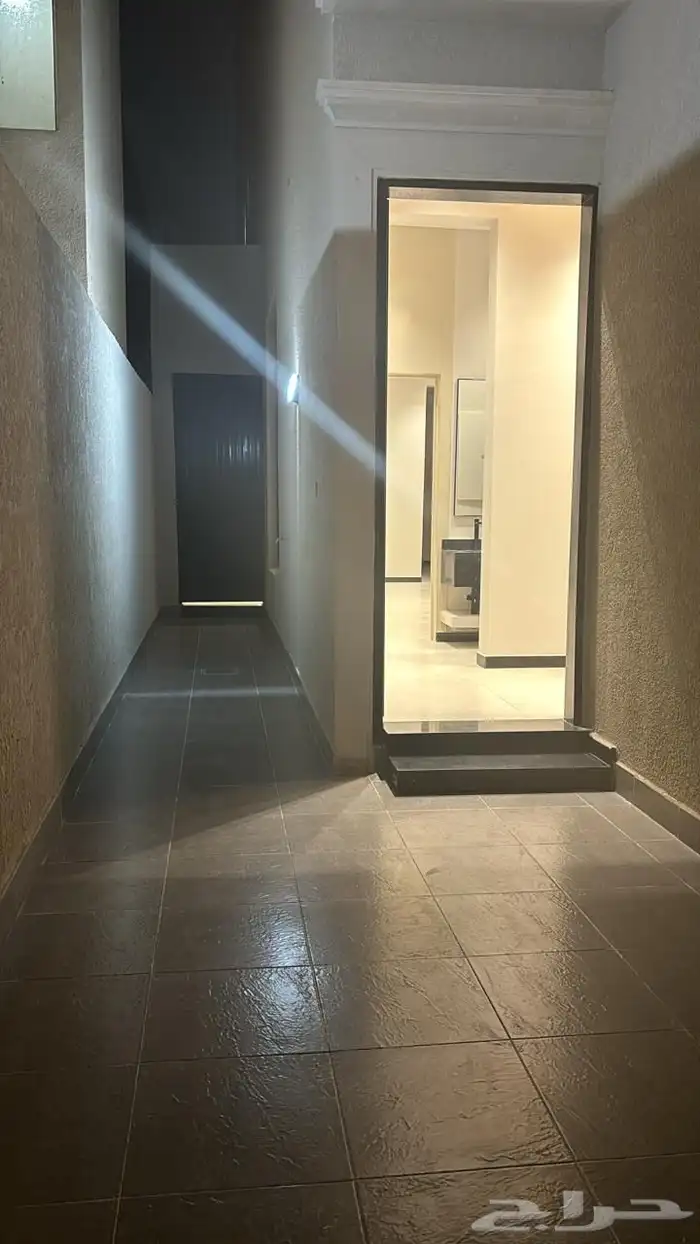 ادوار للايجار بأسعار جيده في حي السعاده 5