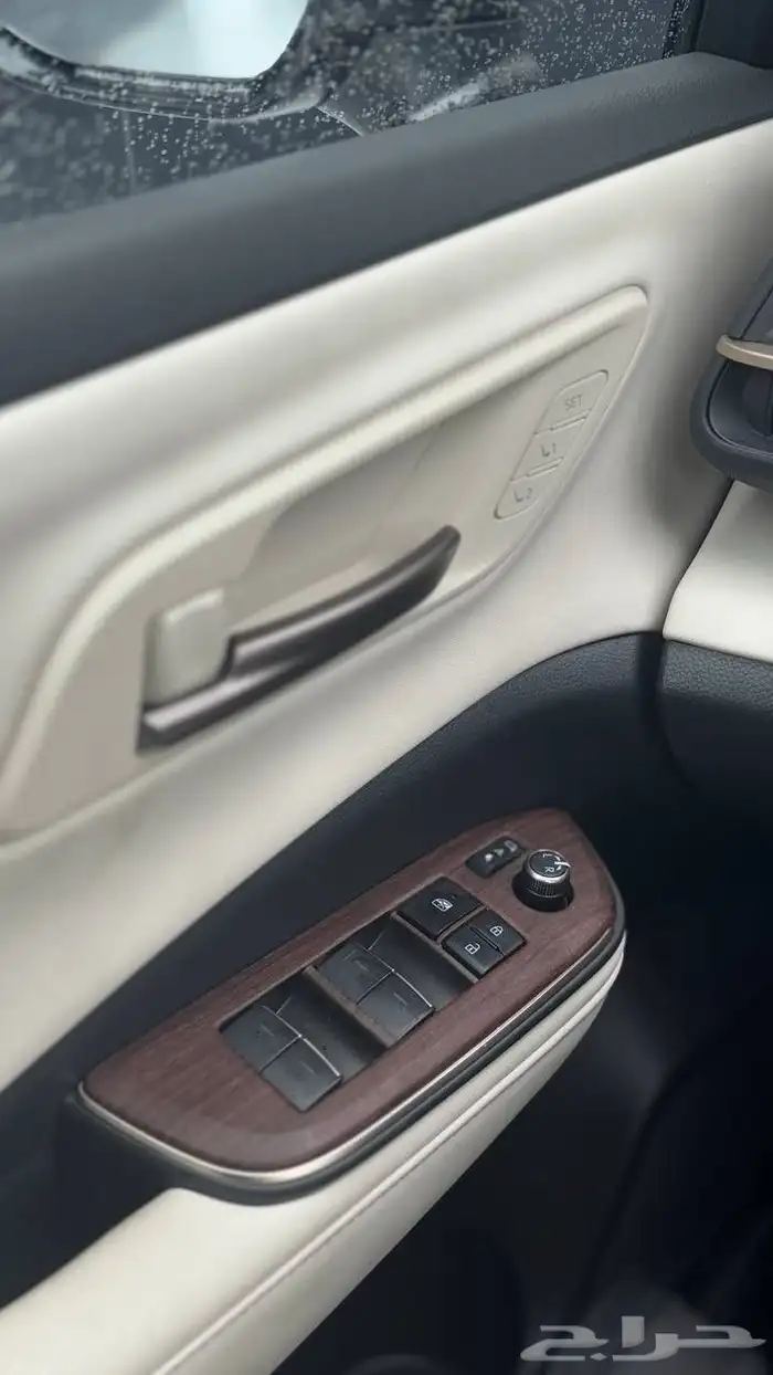 تويوتا كراون 2025 بريميوم لدى شركة عبدالمجيد الخضر 11