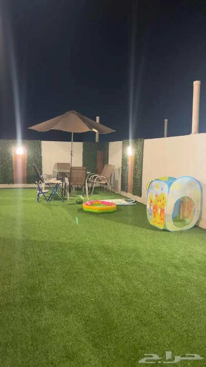 شقة مؤثثة vip للايجار غرفتين وصالة ومطبخ وسطح 2