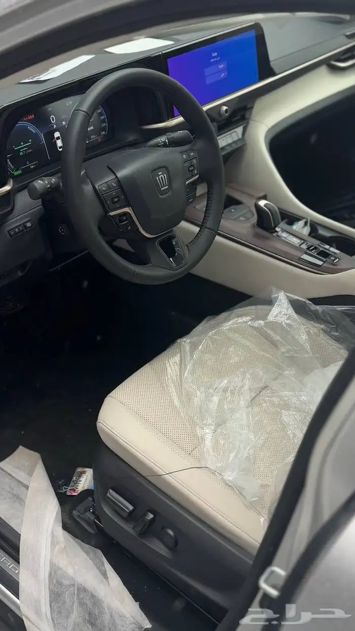 تويوتا كراون 2025 بريميوم لدى شركة عبدالمجيد الخضر 6