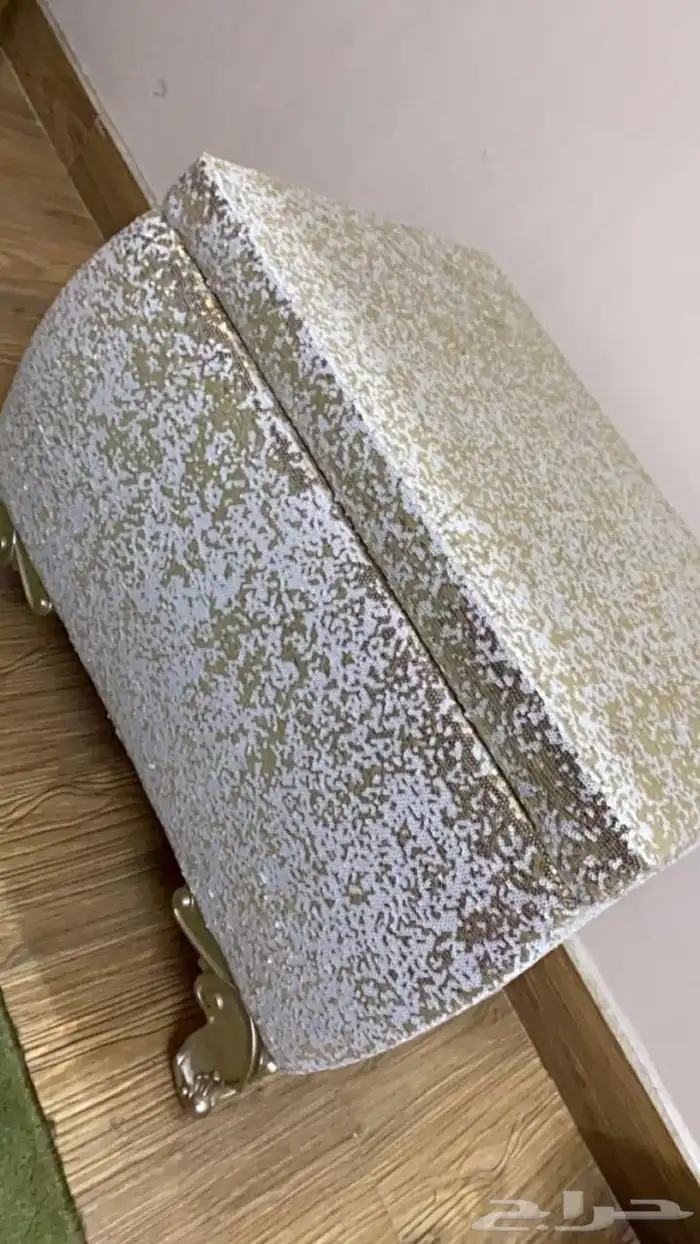 صندوق سجاجيد ترتر مطفي لون ابيض جميل جدا وجديد 0