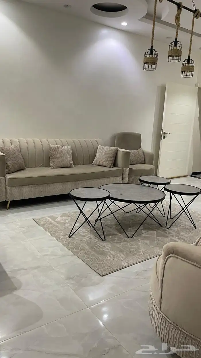 كنب مع طاوله وسجاد 1