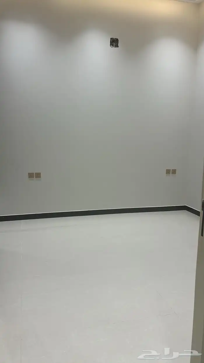 ادوار للايجار بأسعار جيده في حي السعاده 10