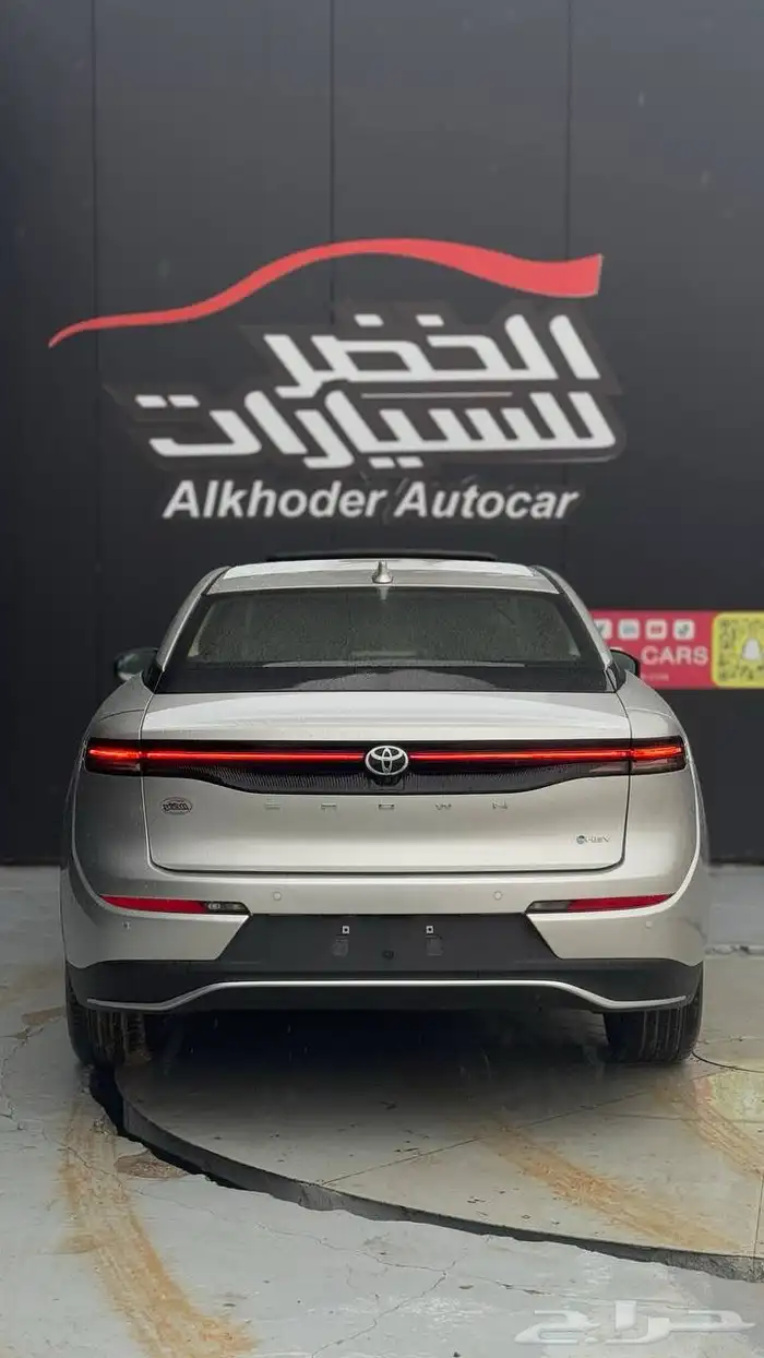 تويوتا كراون 2025 بريميوم لدى شركة عبدالمجيد الخضر 5