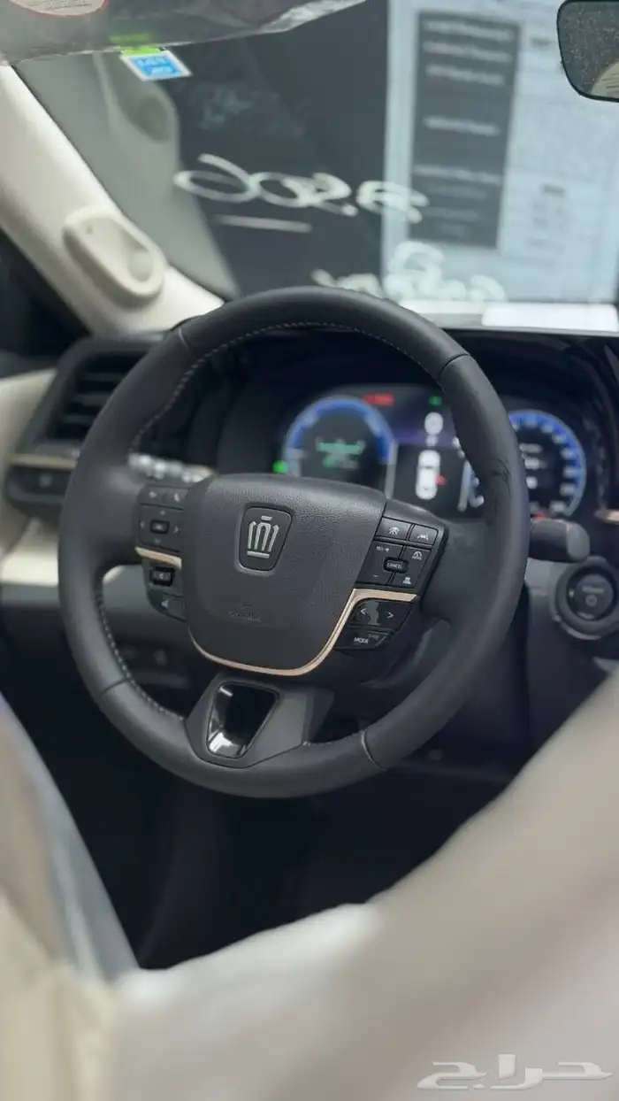 تويوتا كراون 2025 بريميوم لدى شركة عبدالمجيد الخضر 7