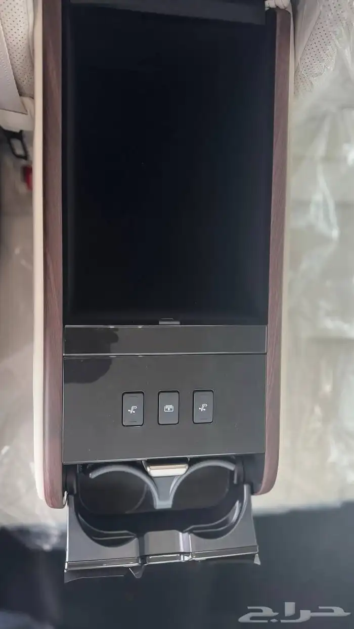 تويوتا كراون 2025 بريميوم لدى شركة عبدالمجيد الخضر 12