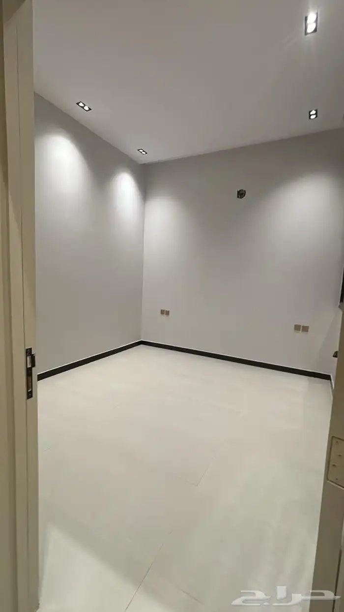 ادوار للايجار بأسعار جيده في حي السعاده 11