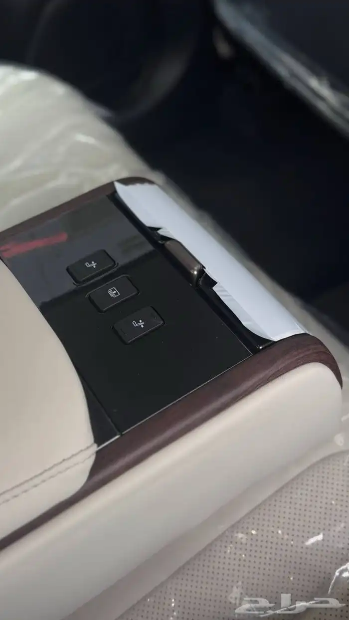 تويوتا كراون 2025 بريميوم لدى شركة عبدالمجيد الخضر 13