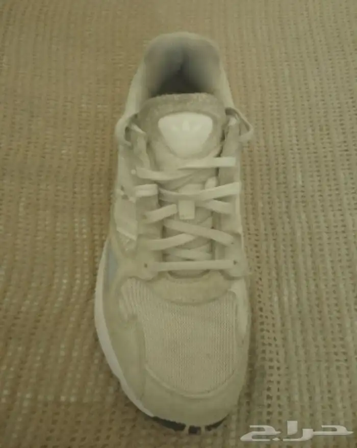 شوز اديداس اصلي مقاس 40لبسه مره واحده 0