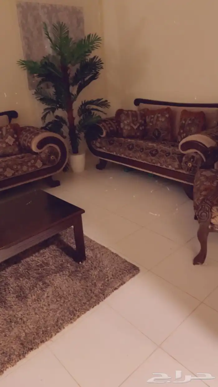 طقم كنب بحاله ممتازه 2