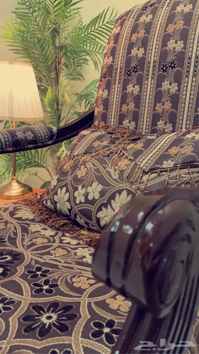 طقم كنب بحاله ممتازه 3