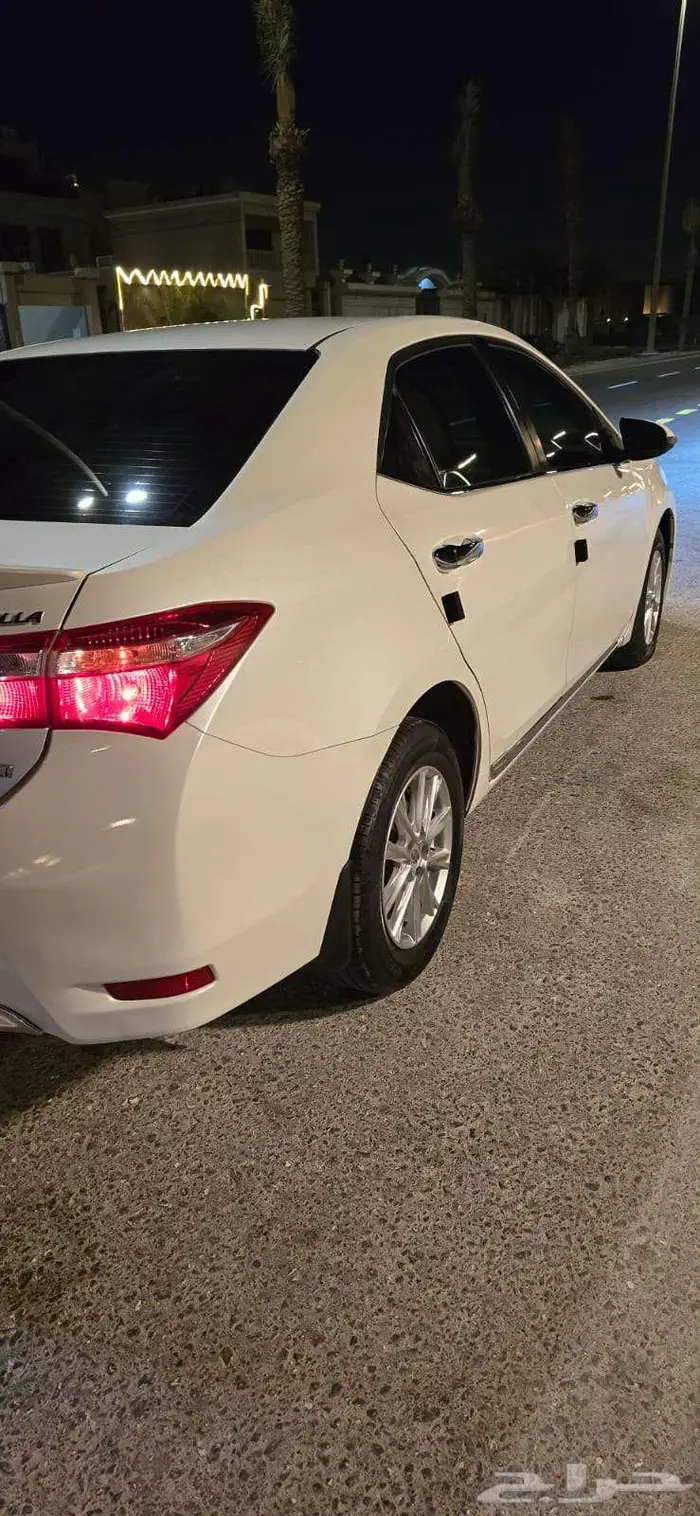 كرولا 2015 نظيف مخزن ممشى حقيقي مالك واحد 8