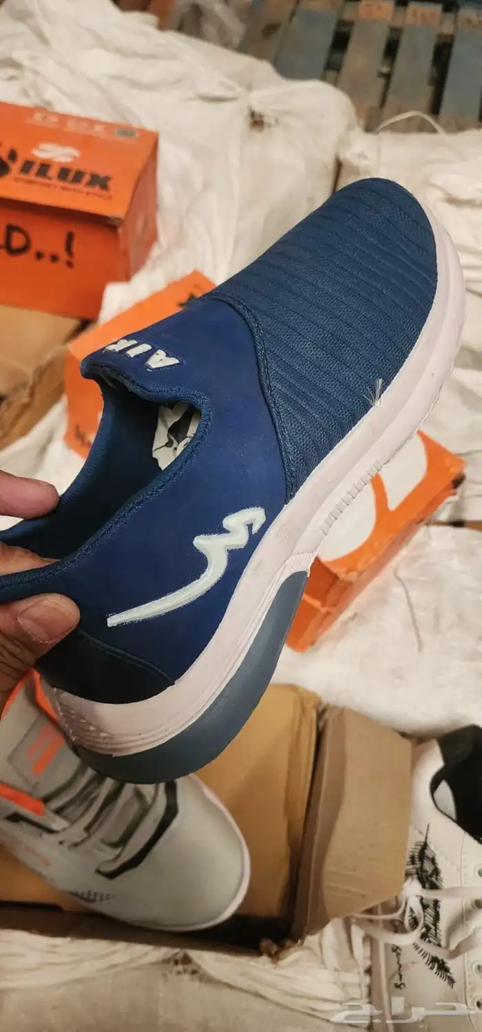 للبيع جزمات اسبورت وا اسليبر بي أسعار الجمله 38