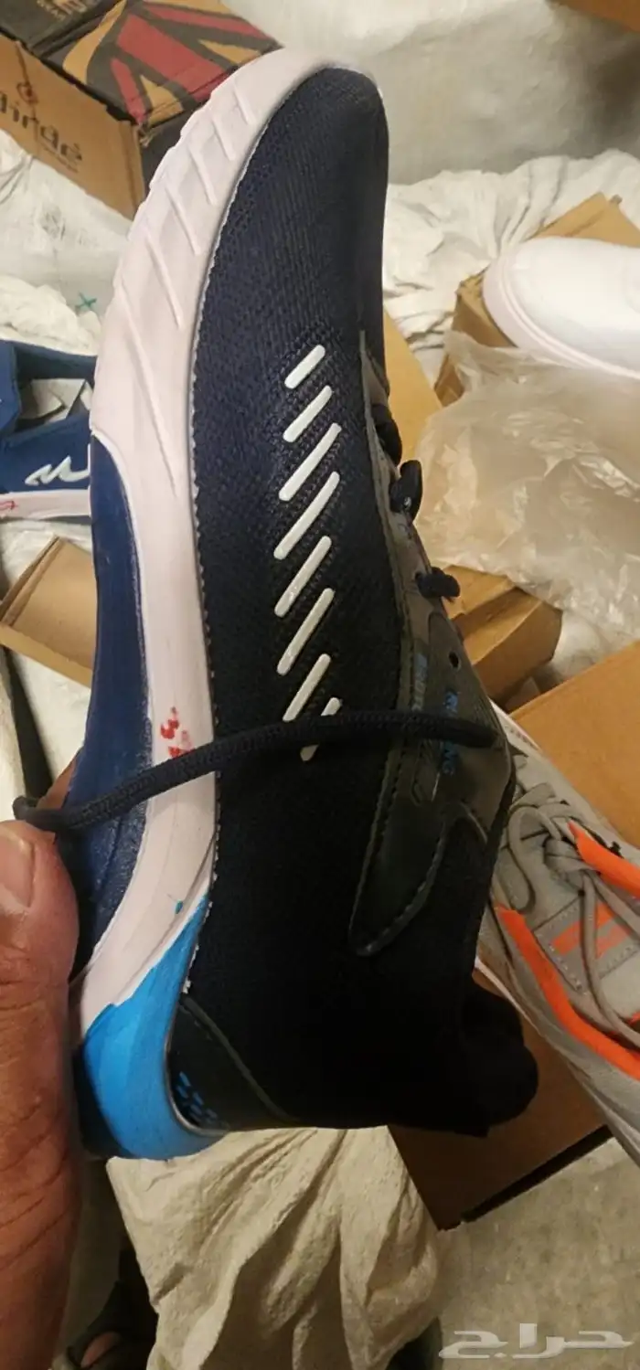 للبيع جزمات اسبورت وا اسليبر بي أسعار الجمله 28