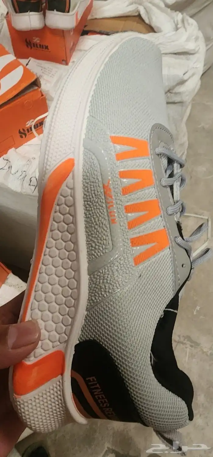 للبيع جزمات اسبورت وا اسليبر بي أسعار الجمله 23