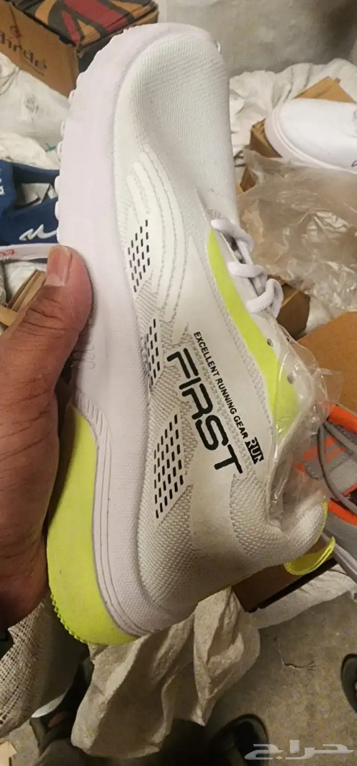 للبيع جزمات اسبورت وا اسليبر بي أسعار الجمله 39