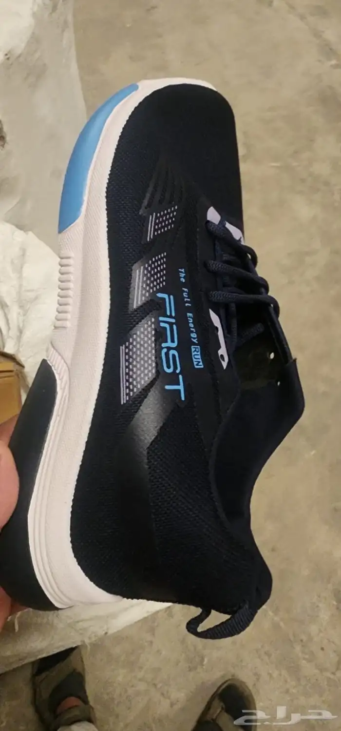 للبيع جزمات اسبورت وا اسليبر بي أسعار الجمله 35