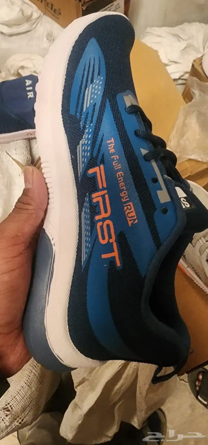 للبيع جزمات اسبورت وا اسليبر بي أسعار الجمله 29