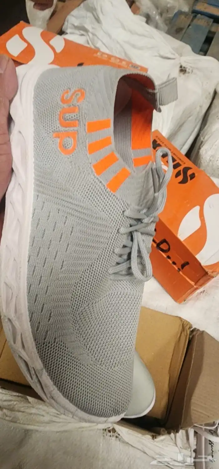 للبيع جزمات اسبورت وا اسليبر بي أسعار الجمله 32