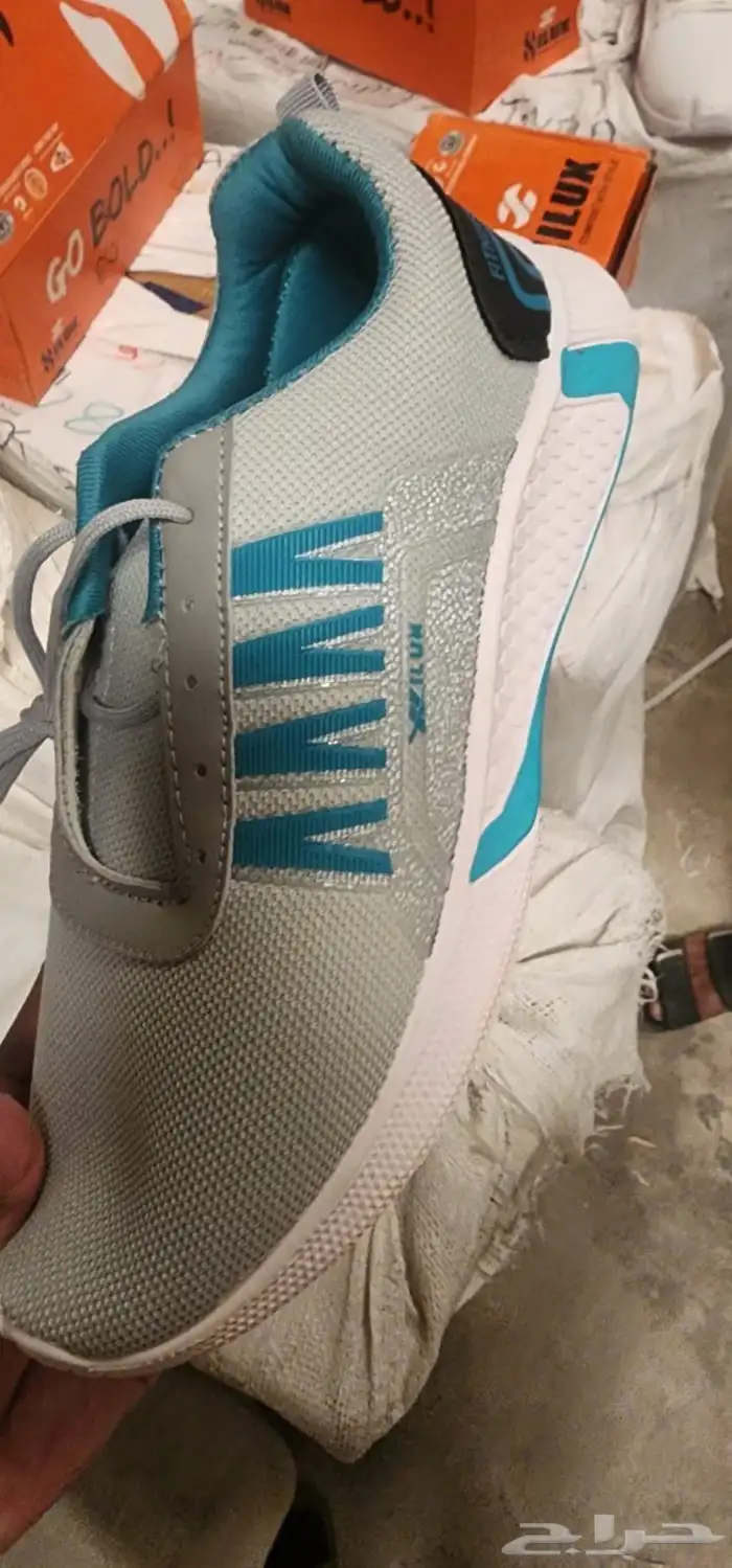 للبيع جزمات اسبورت وا اسليبر بي أسعار الجمله 25